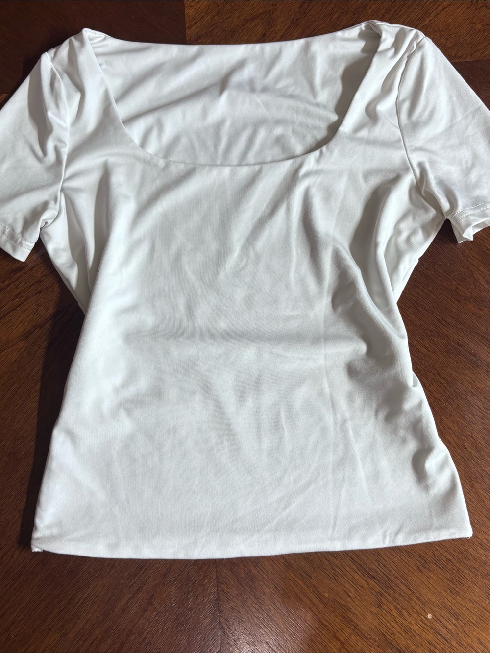 Women's White Scoop Neck Short Sleeve Top